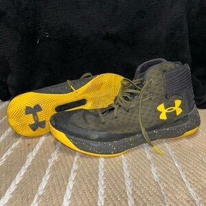 Under Armour Basketball shoes